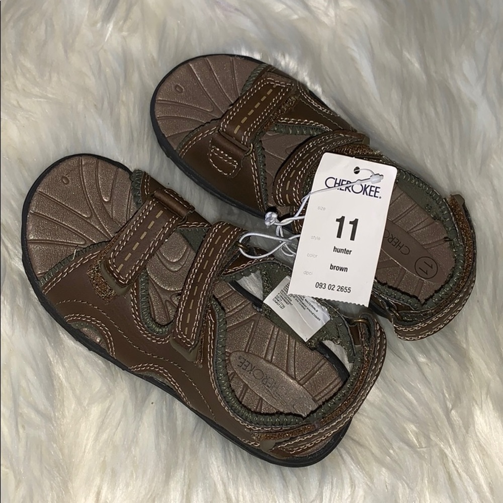 💙 NWT. Kid (Boy) Sandal w/adjustable straps.